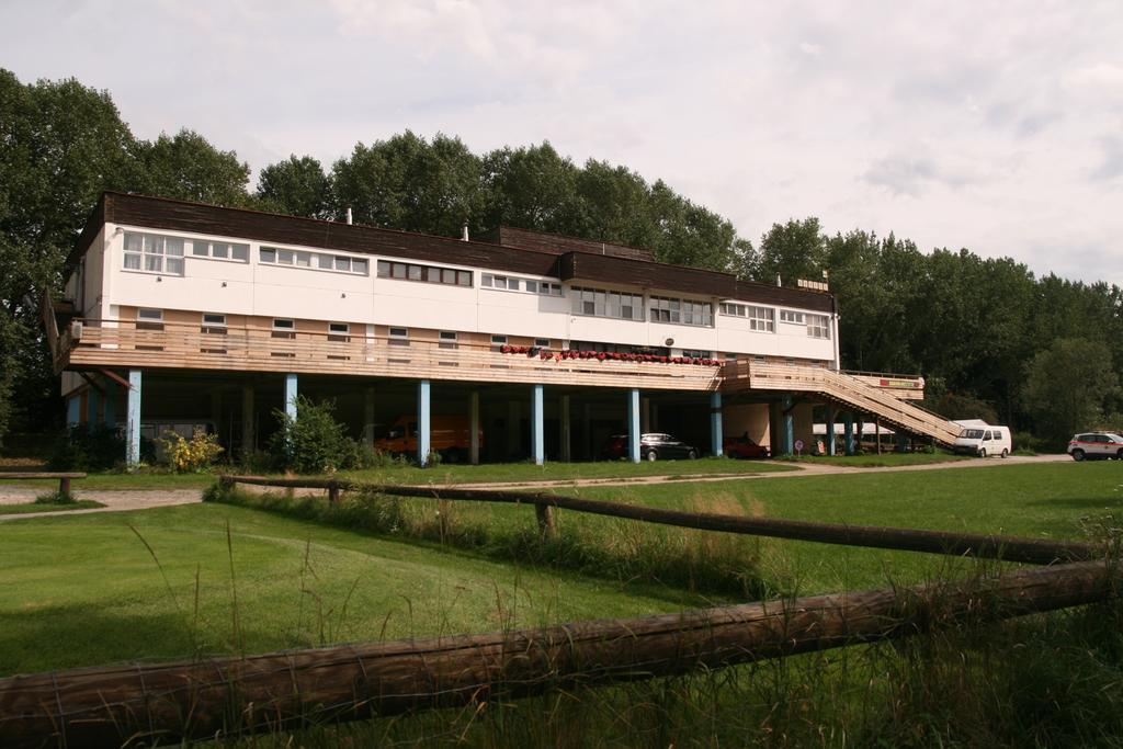 Hostel Boathouse Praga Exterior foto